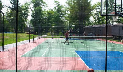 Enjoy tennis, basketball or any other sport you wish on the multi-sports court!