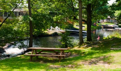 Imagine enjoying a picnic with your family surrounded by nature and enjoying this lovely muskoka surroundings!