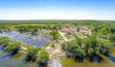 Breathtaking Golden Beach Resort located on Rice Lake.